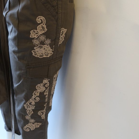 R.E.D. VALENTINO OLIVE GREEN CARGO CAPRI PANTS  4 - Picture 3 of 6